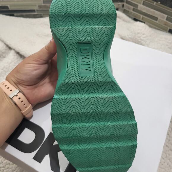 NIB DKNY Juna Everyday Lace Up Platform Athletic Sneaker White/Green sz 5 - Picture 7 of 8